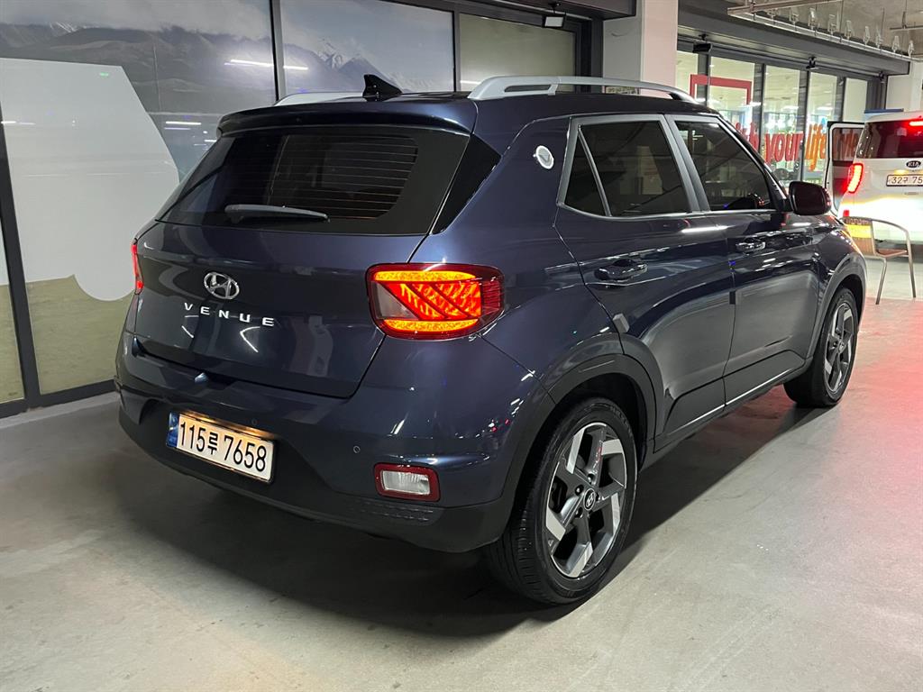 HYUNDAI Venue - Vista 4