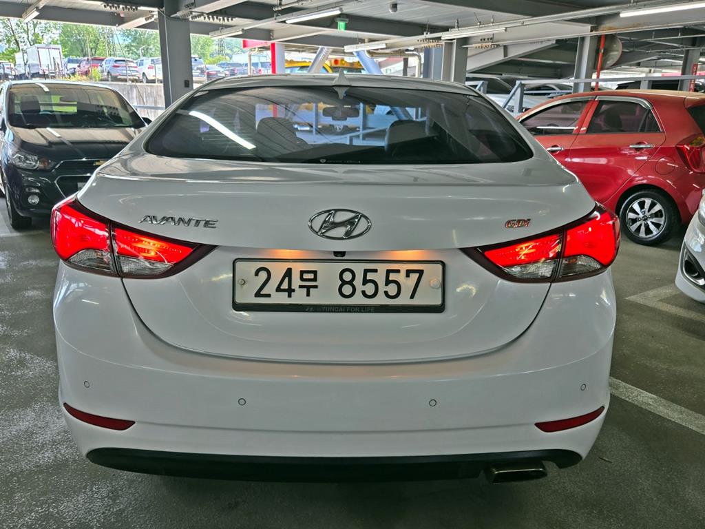 HYUNDAI Avante - Vista 4