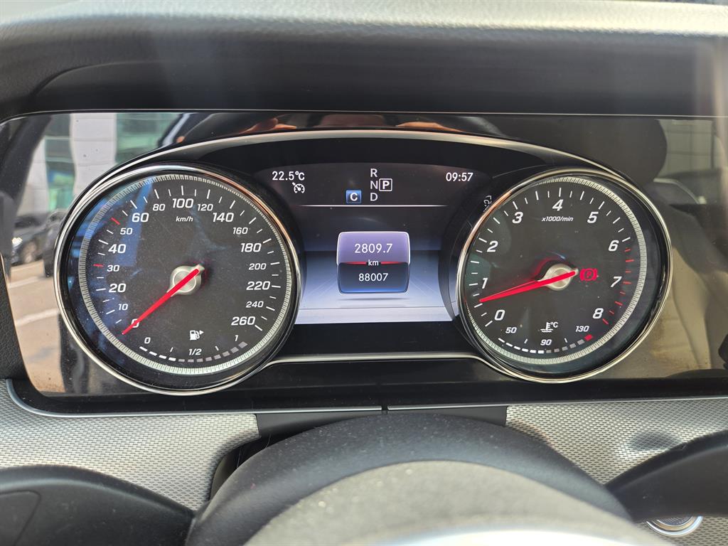 Mercedes Benz E class - Vista 5