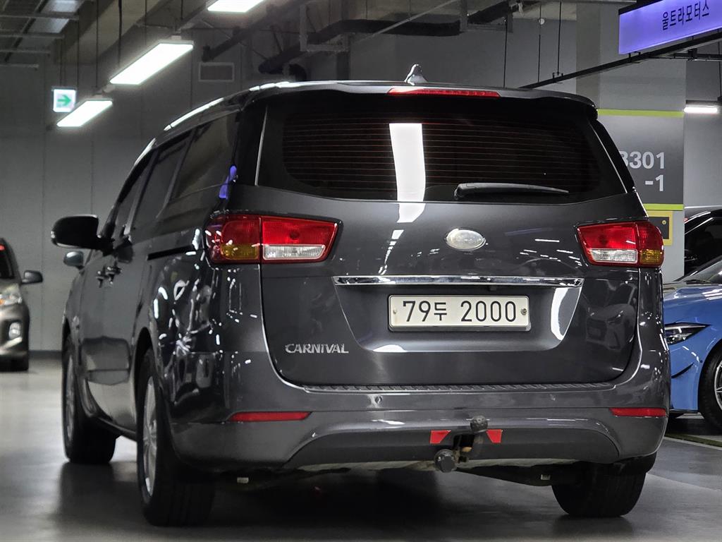 KIA Carnival - Vista 4