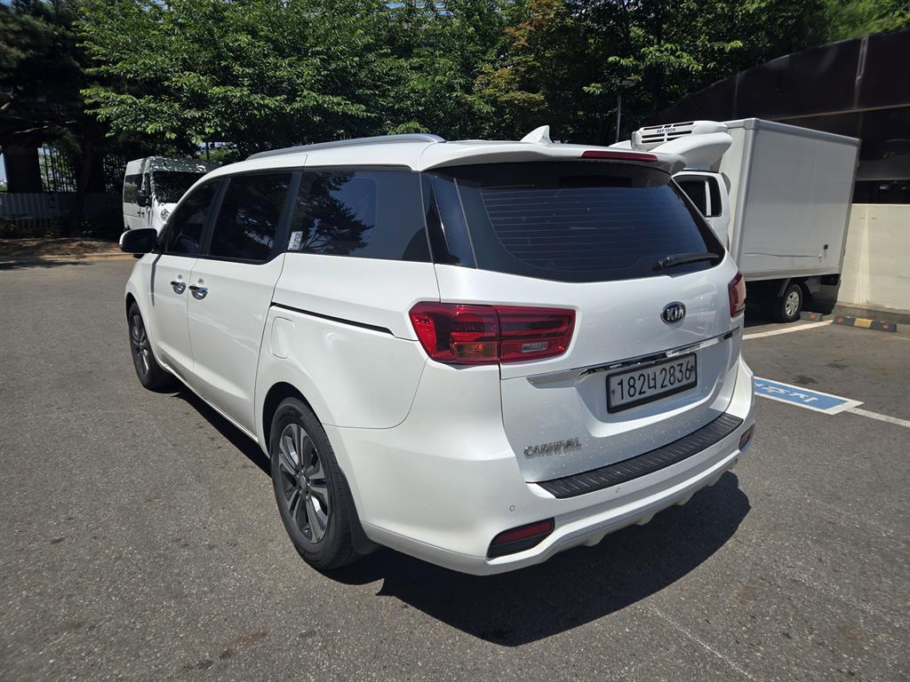 KIA Carnival - Vista 4