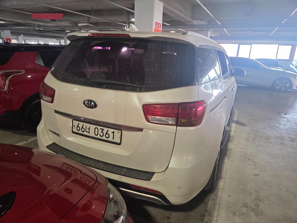 KIA Carnival - Vista 4