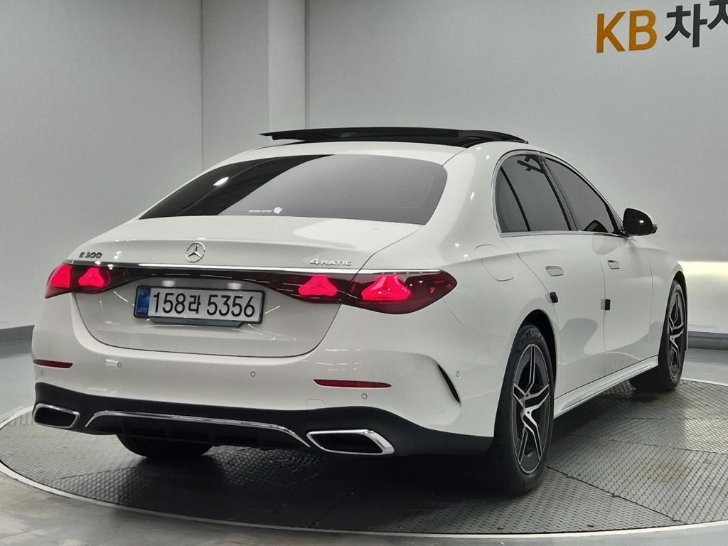 Mercedes Benz E class - Vista 4