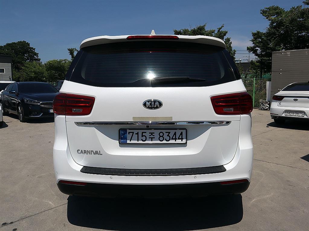 KIA Carnival - Vista 4