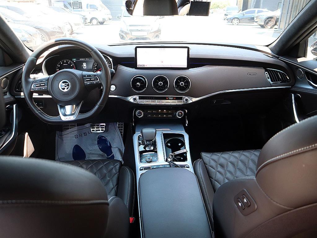 KIA Stinger - Vista 5