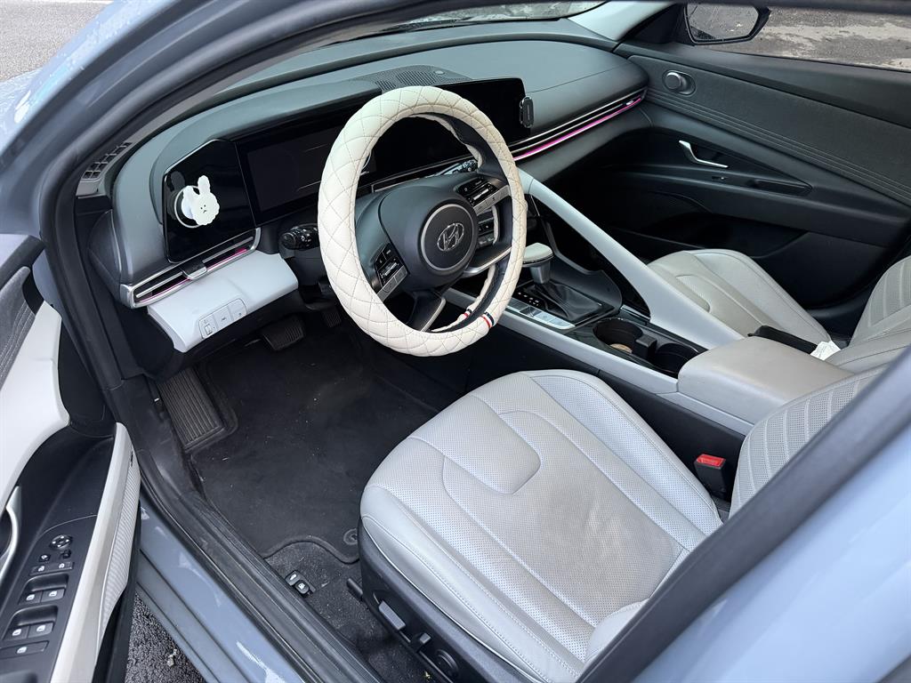 HYUNDAI Avante - Vista 5