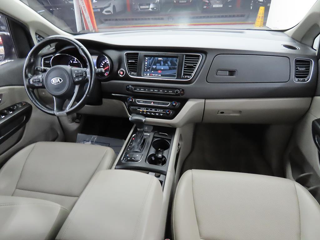 KIA Carnival - Vista 5