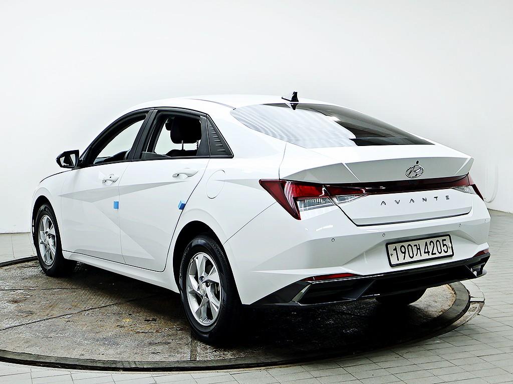 HYUNDAI Avante - Vista 4