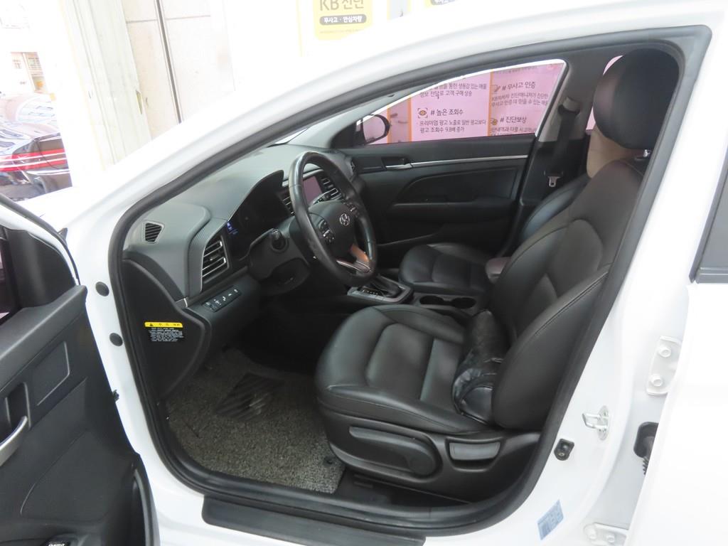 HYUNDAI Avante - Vista 5