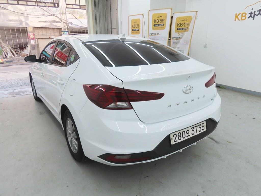 HYUNDAI Avante - Vista 4