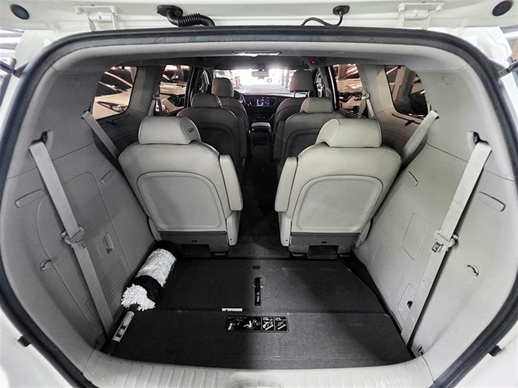 KIA Carnival - Vista 5