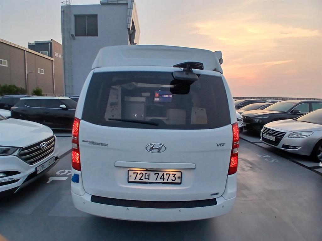 HYUNDAI Starex - Vista 4