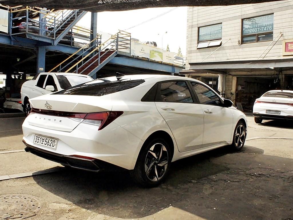 HYUNDAI Avante - Vista 4