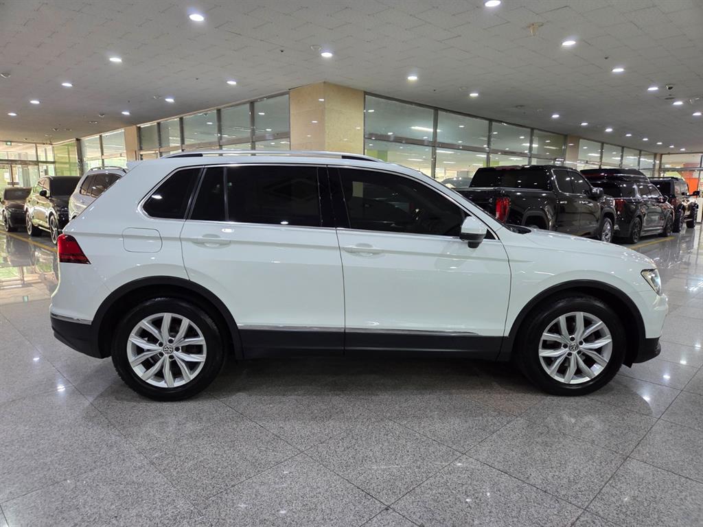 Volkswagen Tiguan - Vista 5