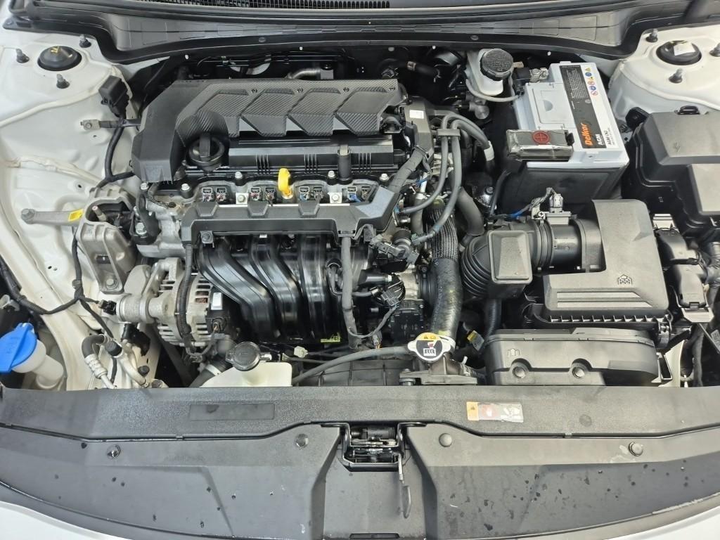 HYUNDAI Avante - Vista 5