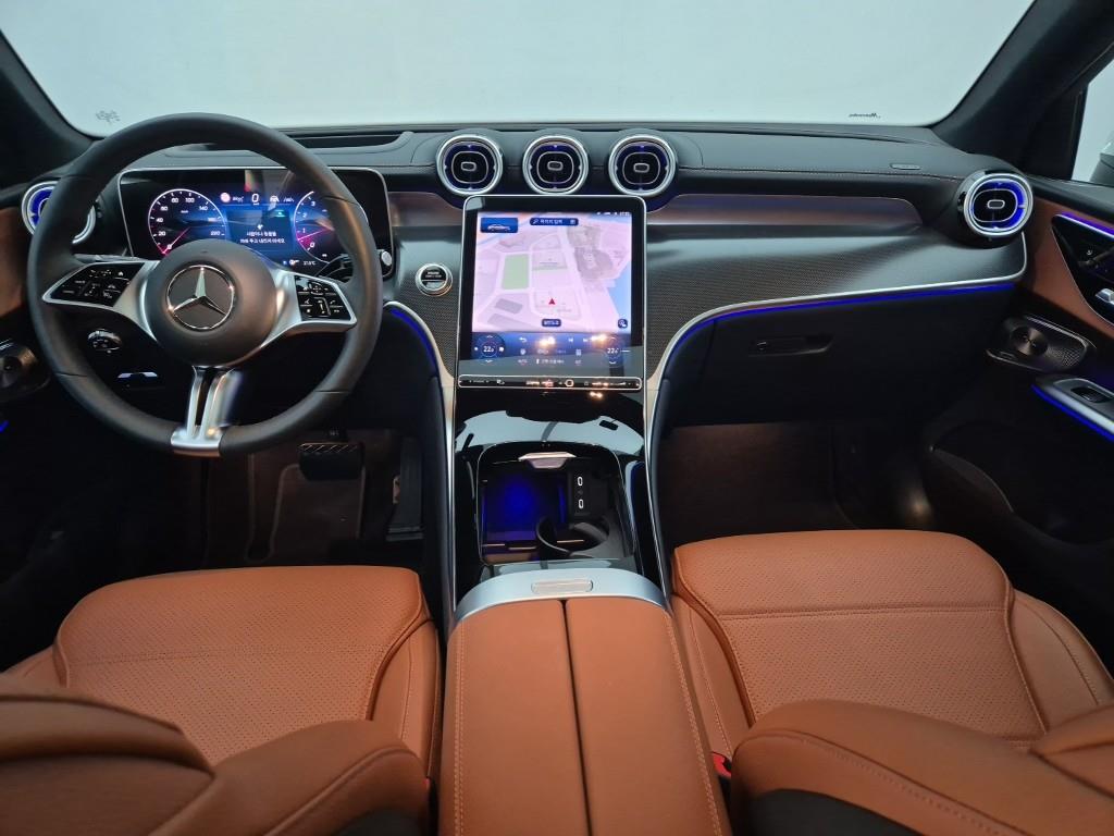 Mercedes Benz GLC Class - Vista 5