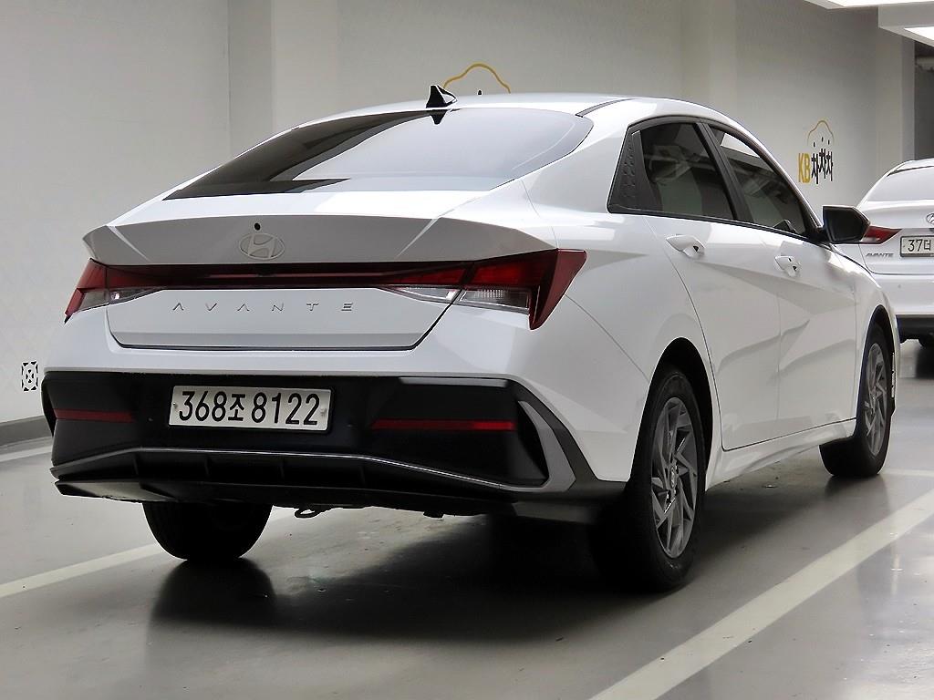 HYUNDAI Avante - Vista 4