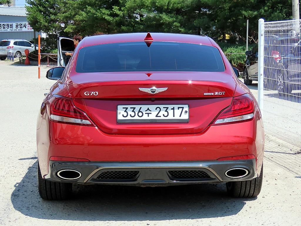 Genesis G70 - Vista 4