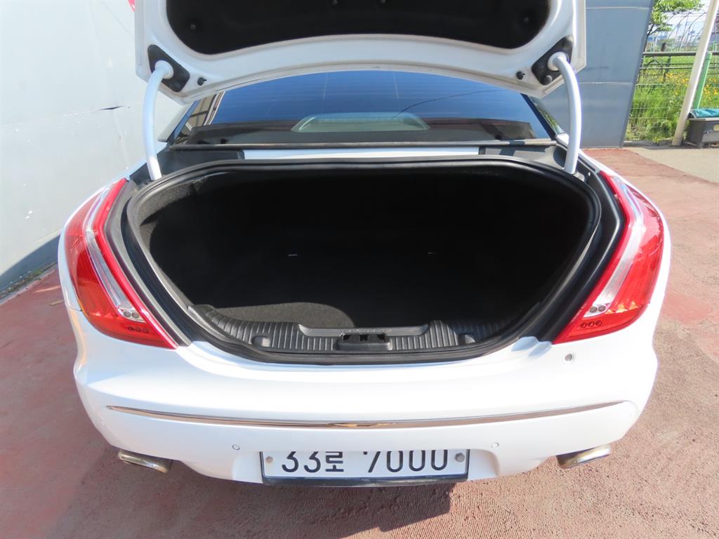 Jaguar XJ - Vista 5