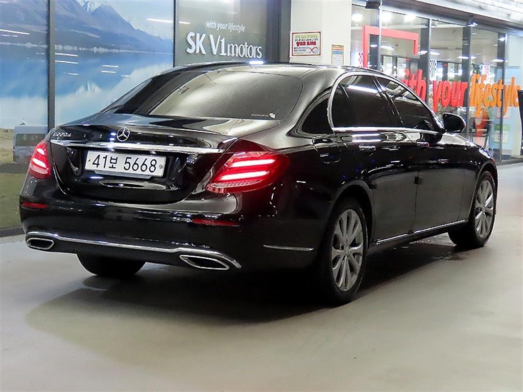 Mercedes Benz E class - Vista 4