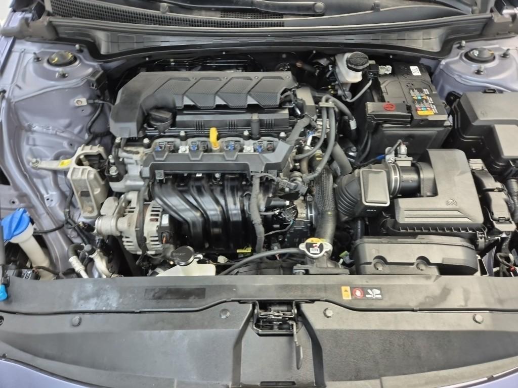 HYUNDAI Avante - Vista 5
