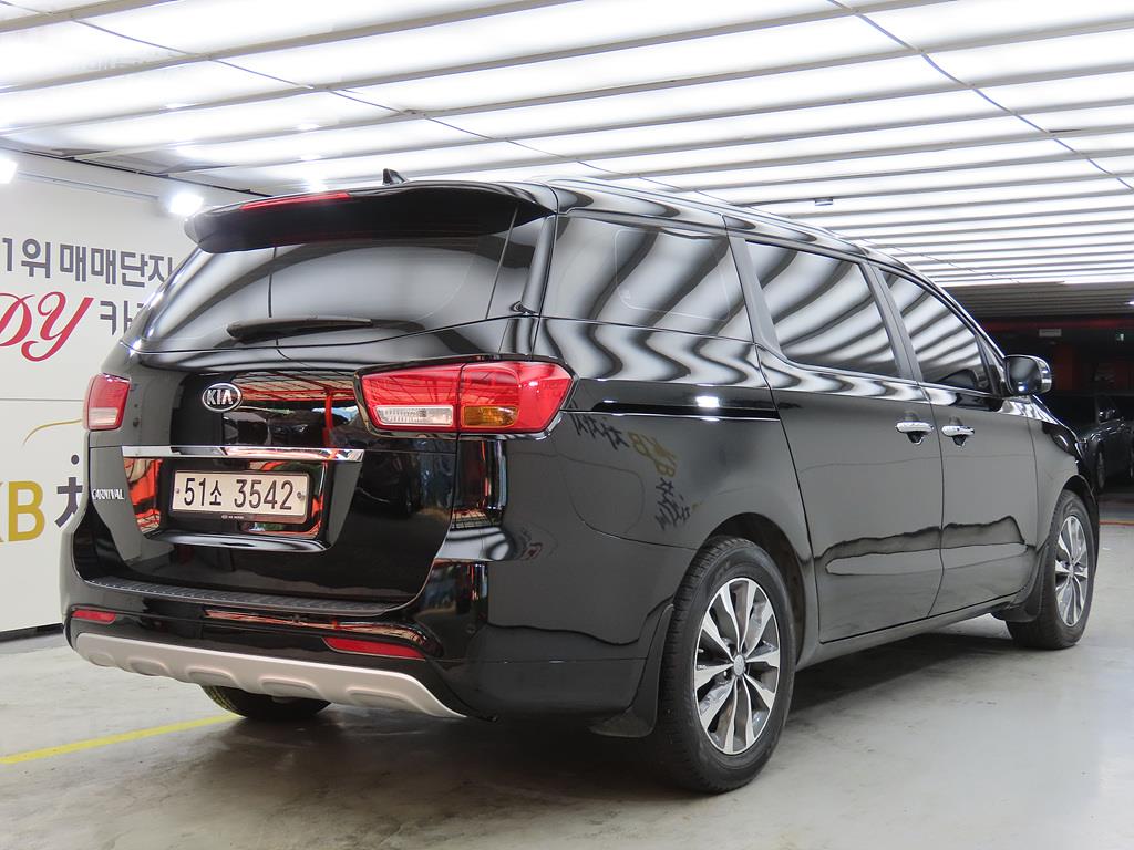 KIA Carnival - Vista 4