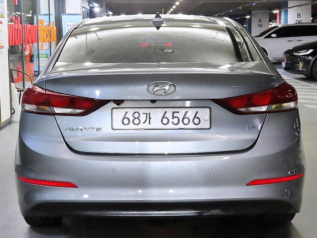 HYUNDAI Avante - Vista 5