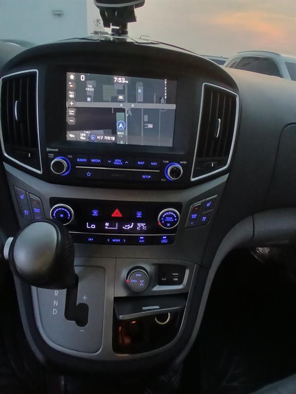 HYUNDAI Starex - Vista 5
