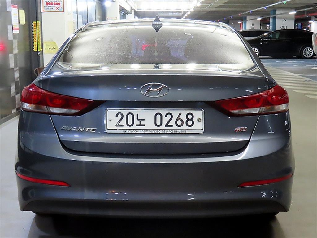 HYUNDAI Avante - Vista 5