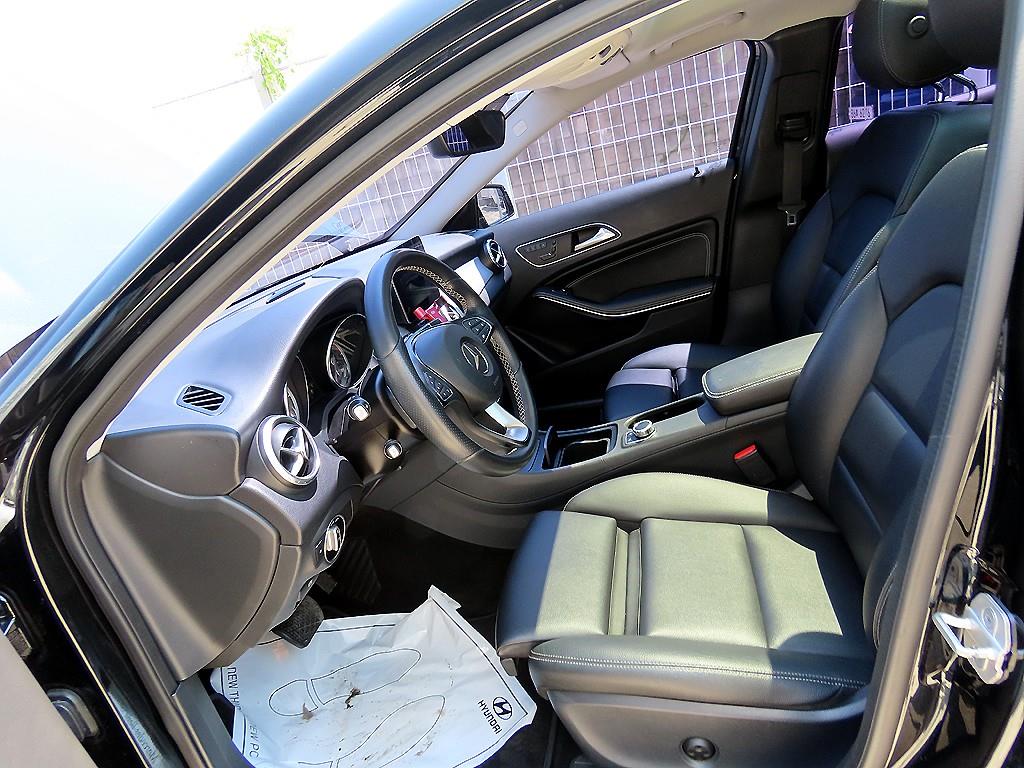 Mercedes Benz GLA Class - Vista 5