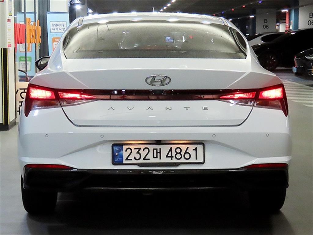 HYUNDAI Avante - Vista 5
