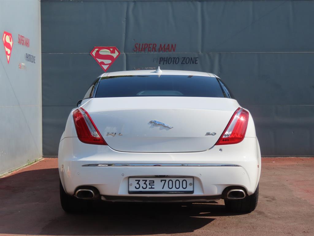 Jaguar XJ - Vista 4