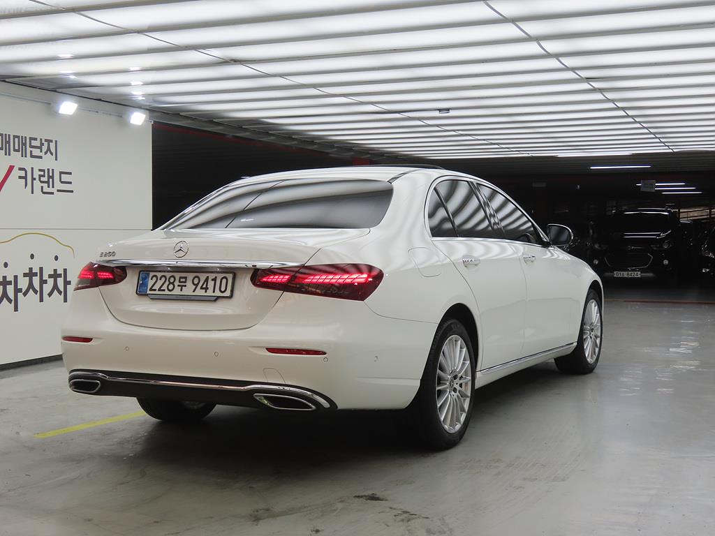 Mercedes Benz E class - Vista 4