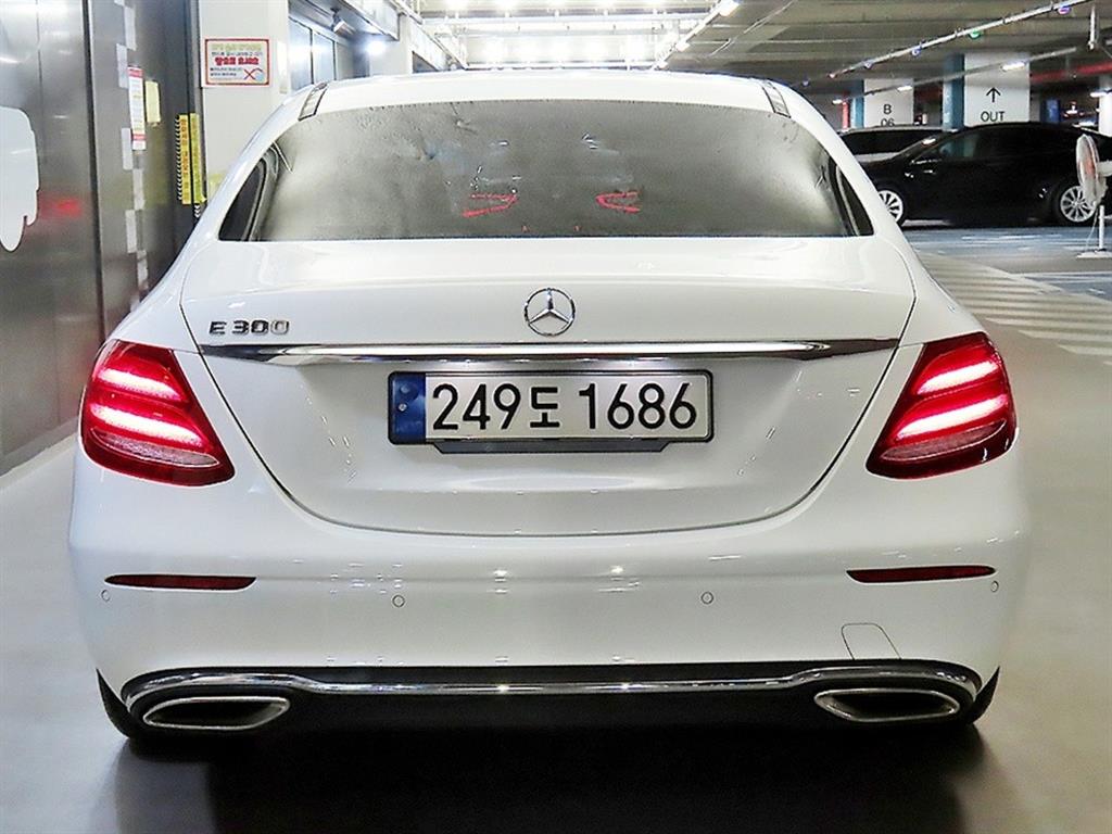 Mercedes Benz E class - Vista 5