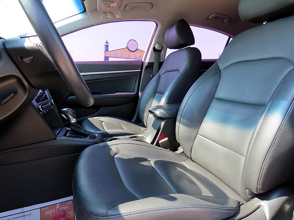 HYUNDAI Avante - Vista 5