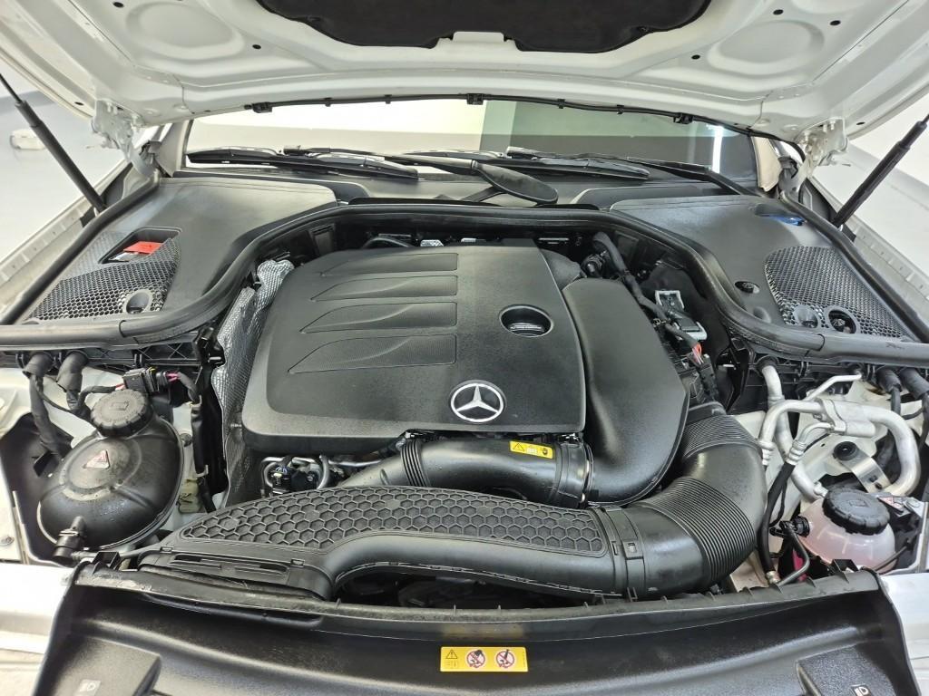 Mercedes Benz E class - Vista 5