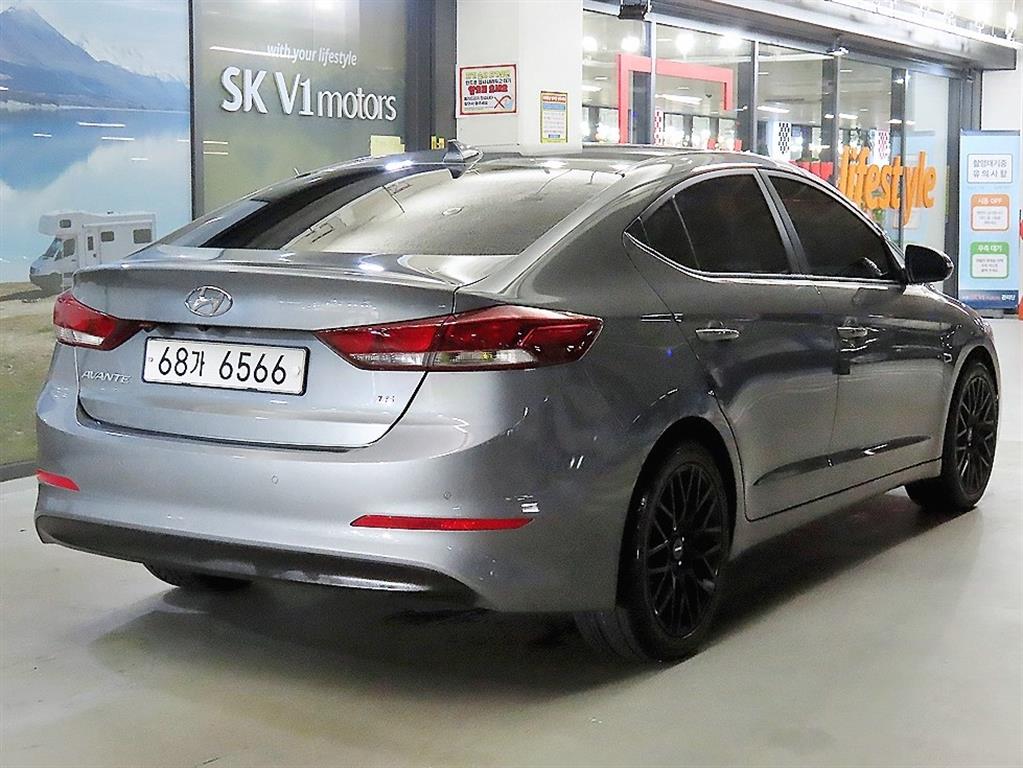 HYUNDAI Avante - Vista 4