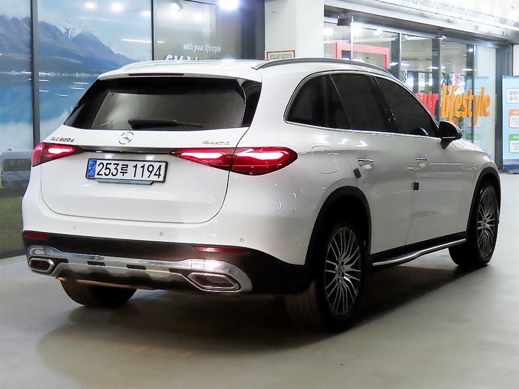 Mercedes Benz GLC Class - Vista 4