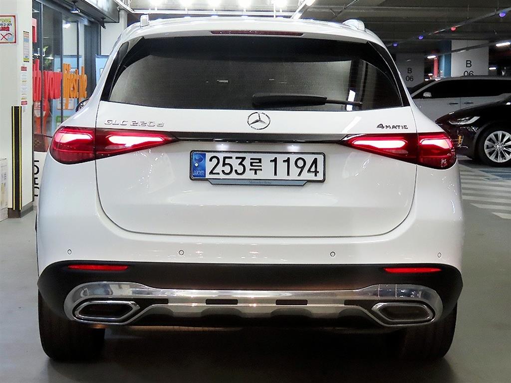 Mercedes Benz GLC Class - Vista 5