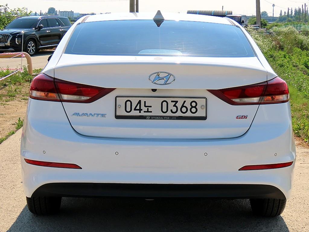 HYUNDAI Avante - Vista 4