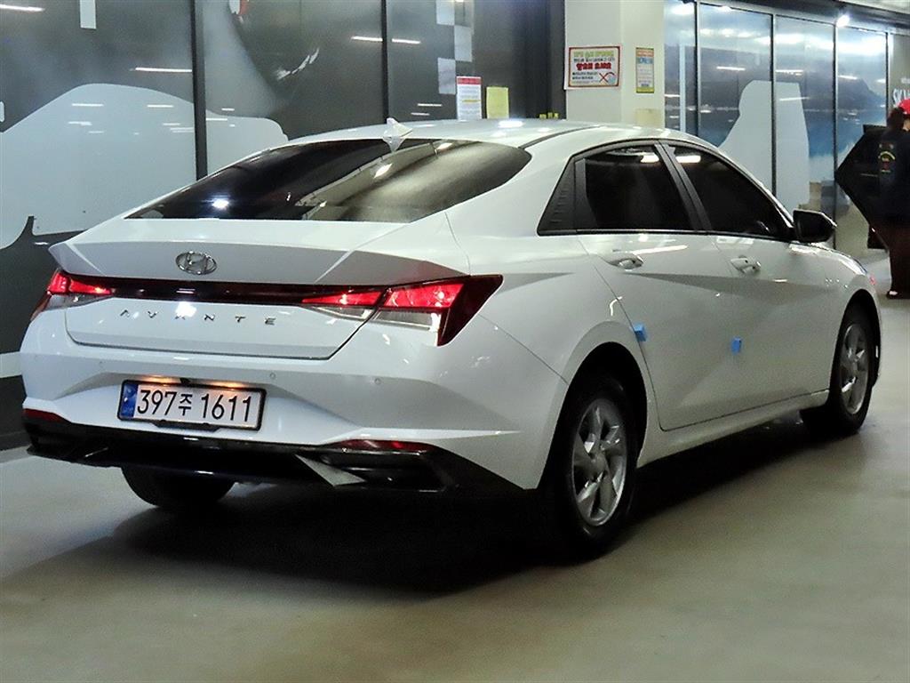 HYUNDAI Avante - Vista 4