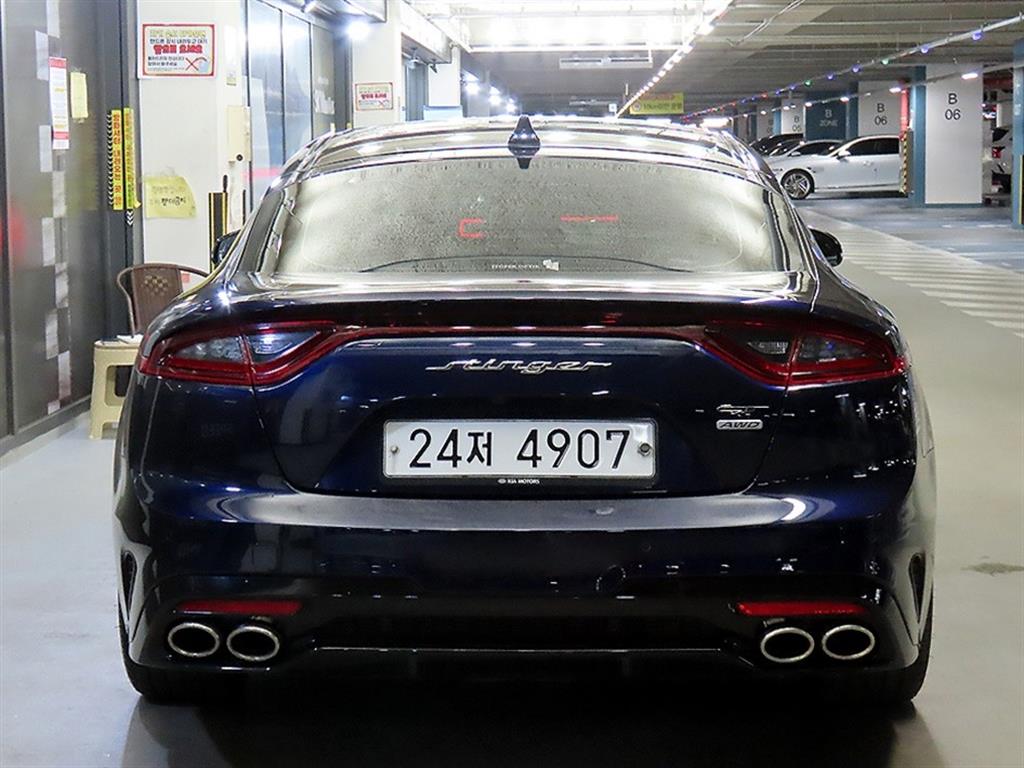 KIA Stinger - Vista 5