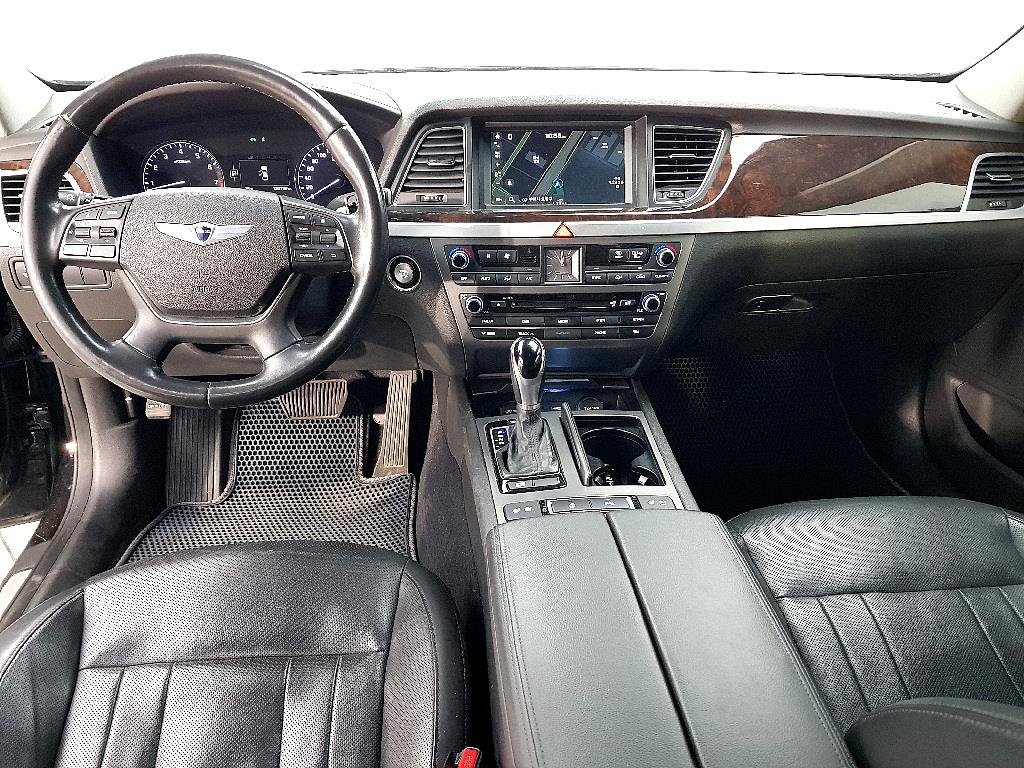 HYUNDAI Genesis - Vista 5