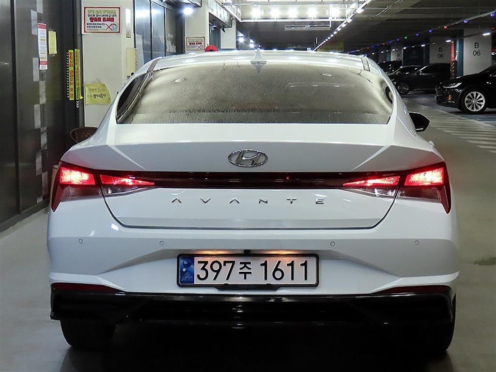 HYUNDAI Avante - Vista 5