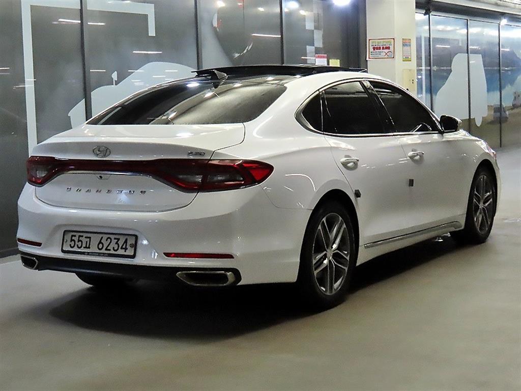 HYUNDAI Grandeur - Vista 4