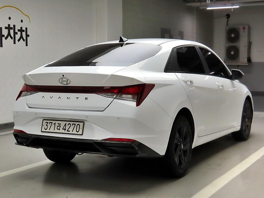 HYUNDAI Avante - Vista 4