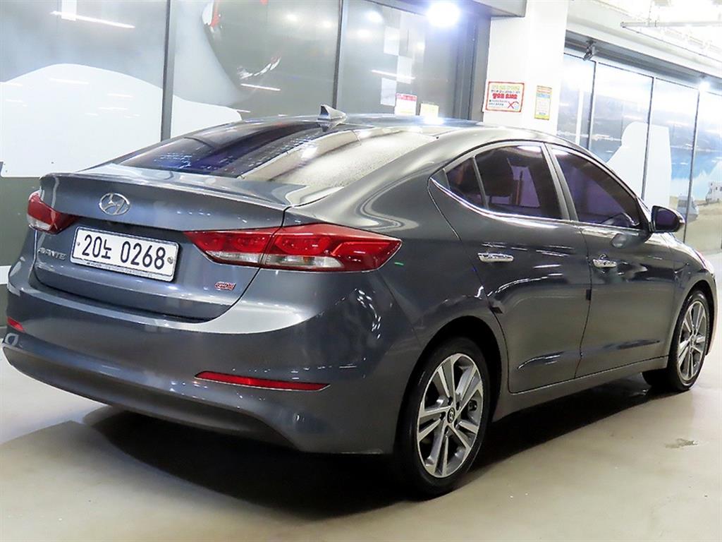 HYUNDAI Avante - Vista 4