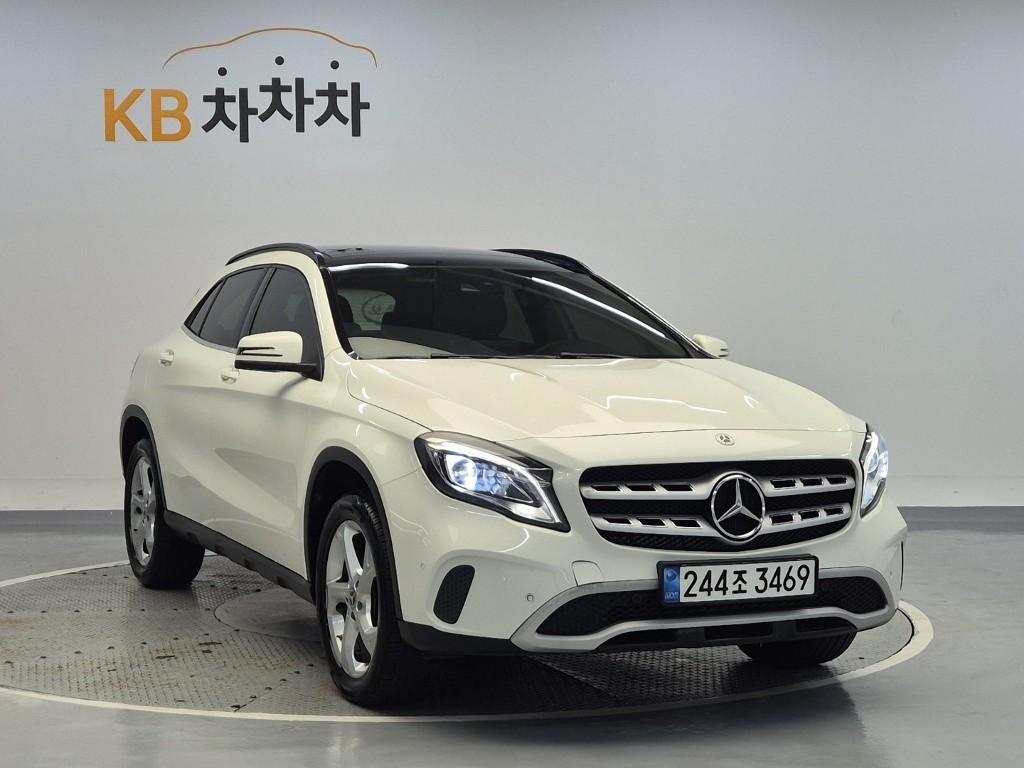 Mercedes Benz GLA Class - Vista 4