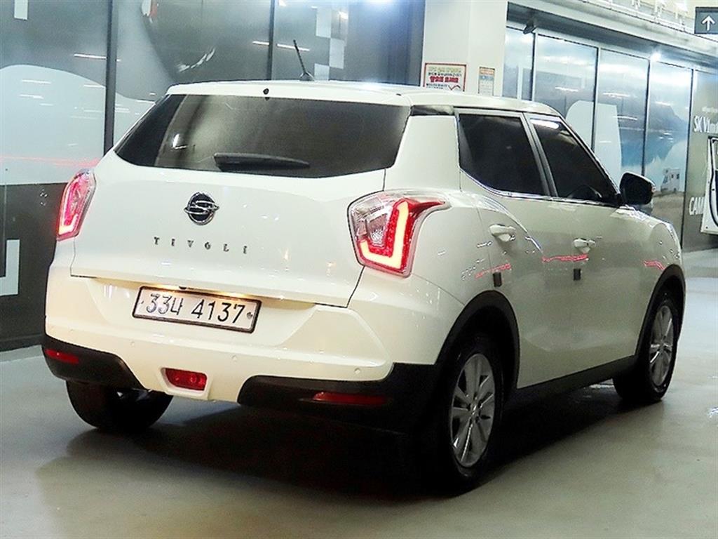 Ssangyong Tivoli - Vista 4