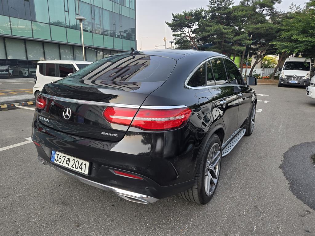 Mercedes Benz GLE Class - Vista 4